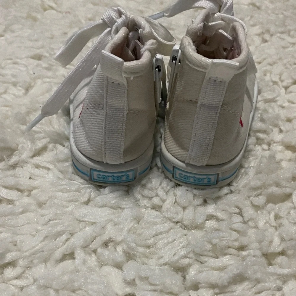 Carters baby girl size 4 Unicorn Embroidered  white glittery High-Top Sneakers